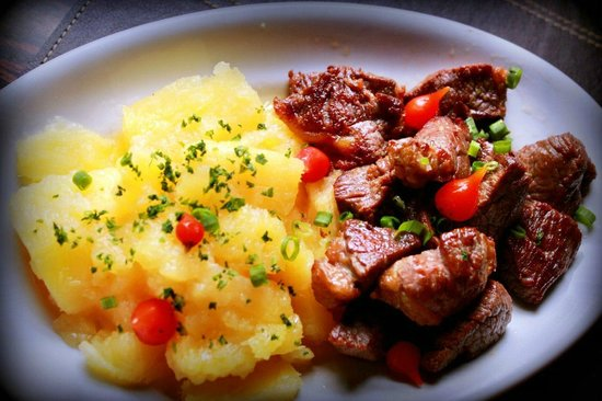 Carne de Sol com Macaxeira e Manteiga de Garrafa
